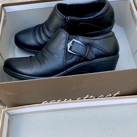 Easy Street: black booties - Picture 2 of 7